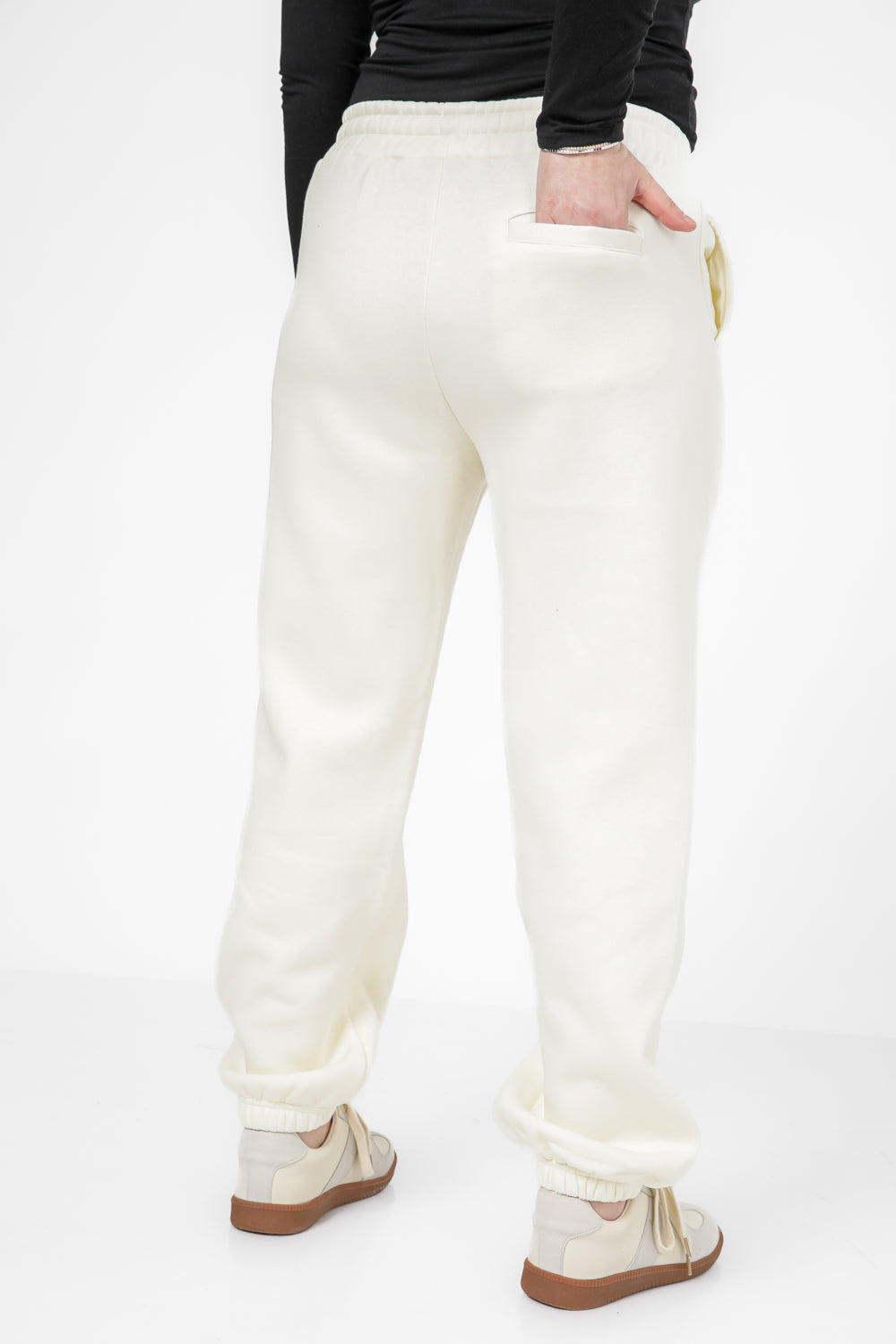 מכנסי טרנינג ארוכים לנשים צבע שמנת