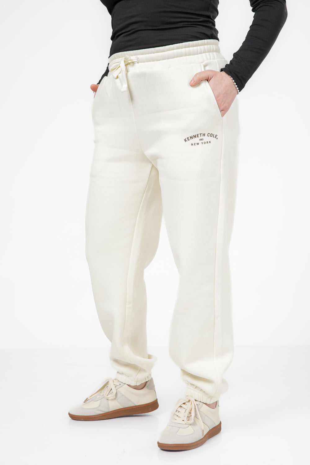 מכנסי טרנינג ארוכים לנשים צבע שמנת