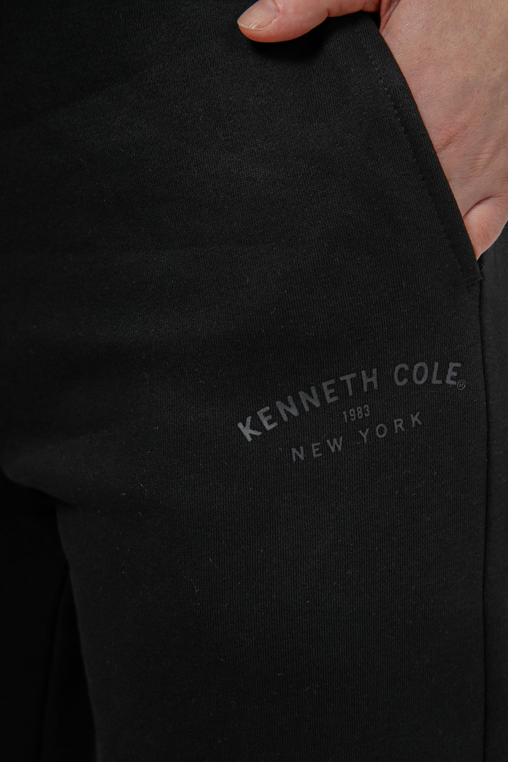 מכנסי טרנינג ארוכים לנשים צבע שחור