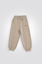 מכנסי טרנינג ארוכים בצבע חום בהיר