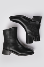 מגפונים לנשים בצבע שחור