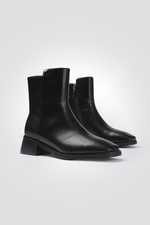 מגפונים לנשים בצבע שחור