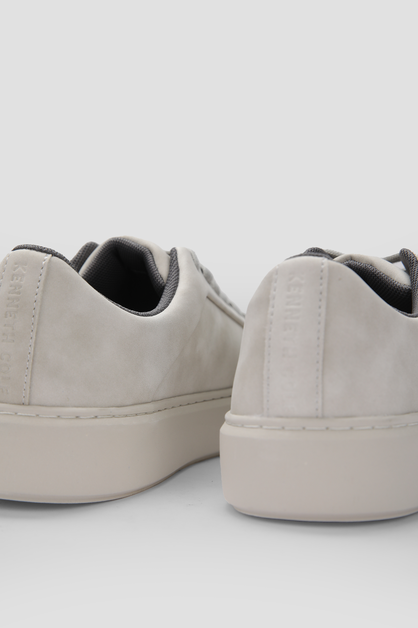 סניקרס במראה שטוף לגברים בצבע אפור