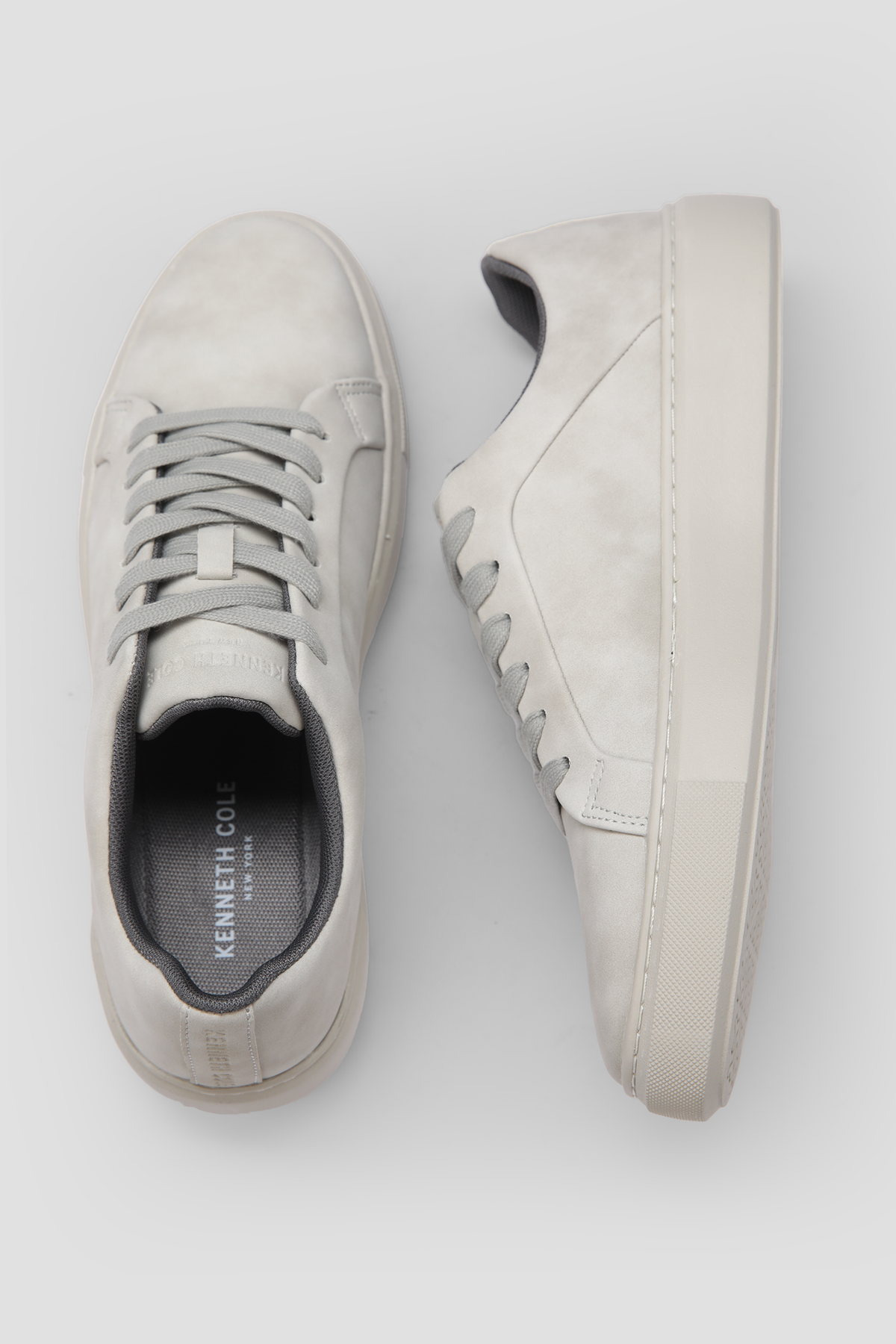 סניקרס במראה שטוף לגברים בצבע אפור