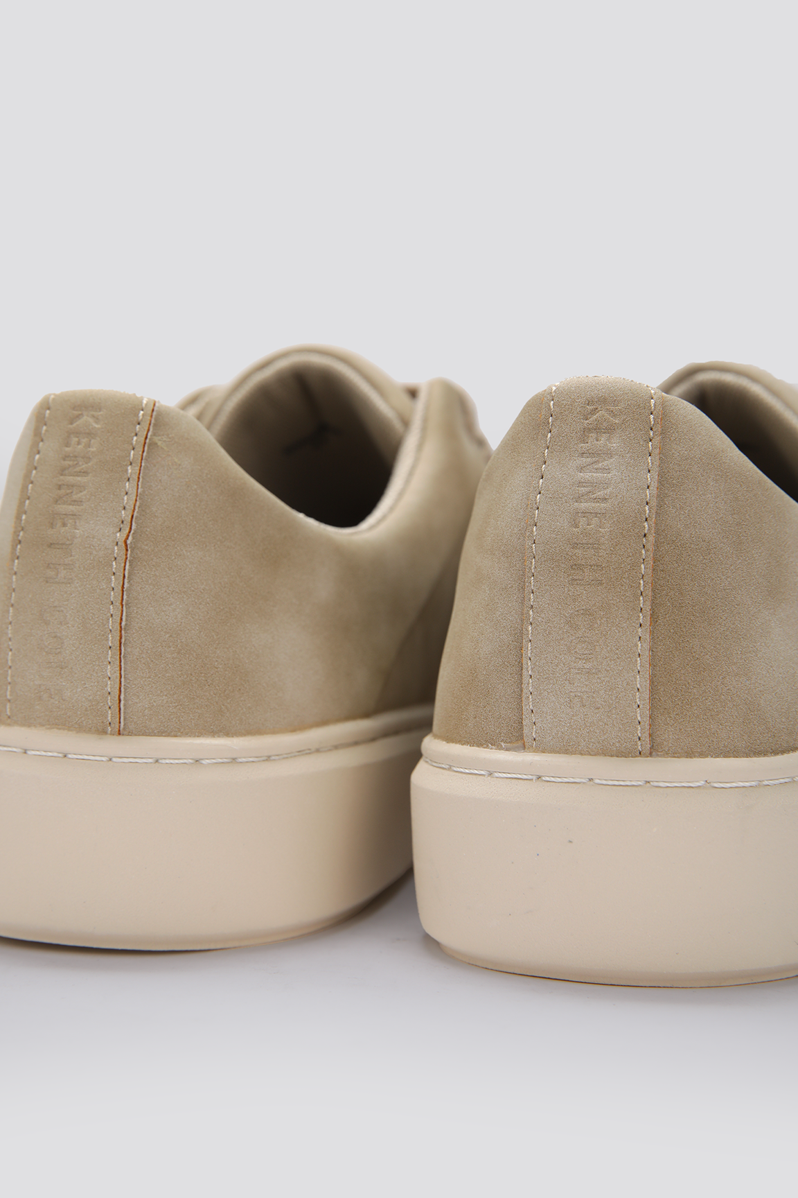 סניקרס במראה שטוף לגברים בצבע חום