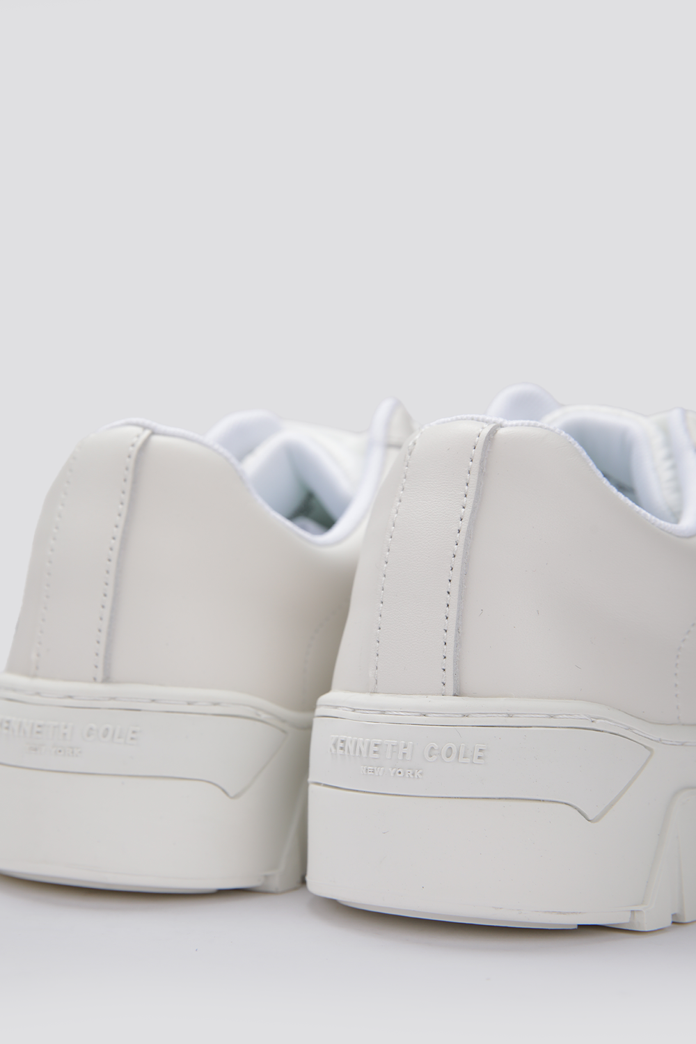 סניקרס לגברים בצבע לבן 