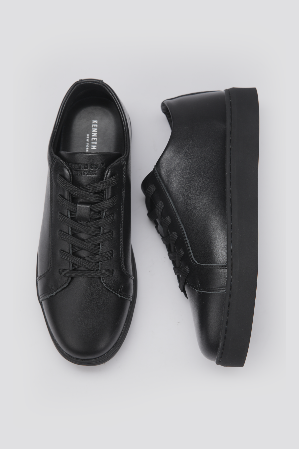 סניקרס עור בצבע שחור