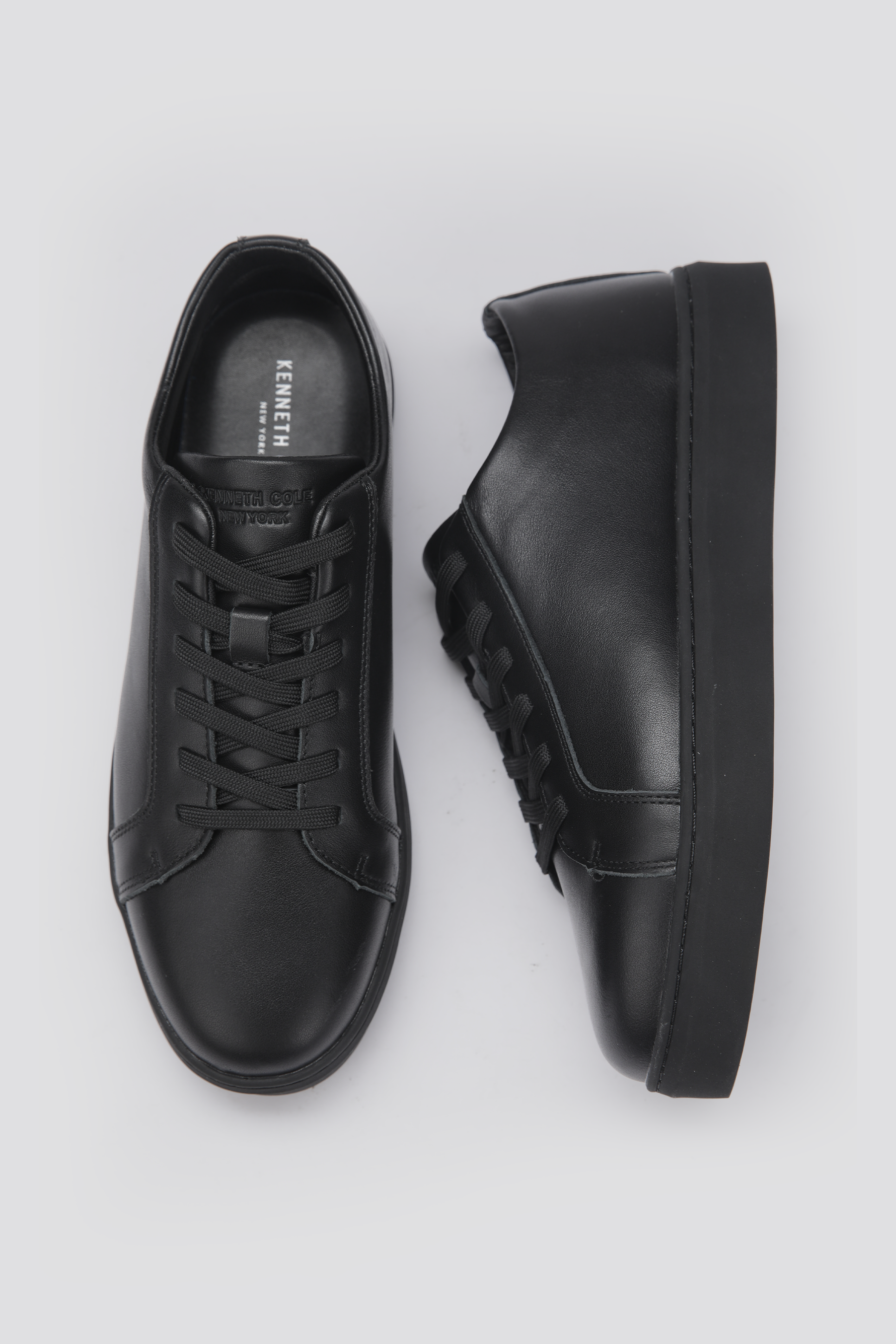 סניקרס עור בצבע שחור