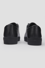 סניקרס עור בצבע שחור