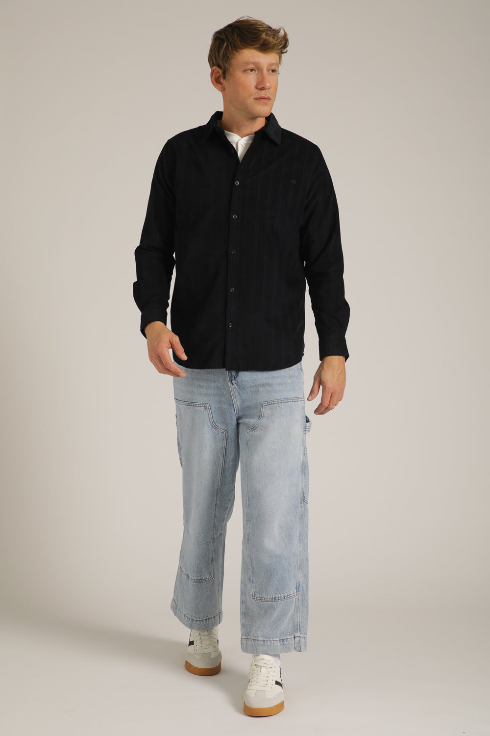 חולצה מכופתרת בעיצוב פסים עדינים | קנת קול