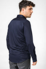 חולצה מכופתרת בגזרת סלים | קנת קול