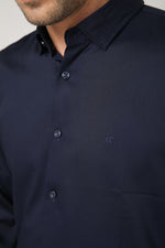 חולצה מכופתרת בגזרת סלים | קנת קול