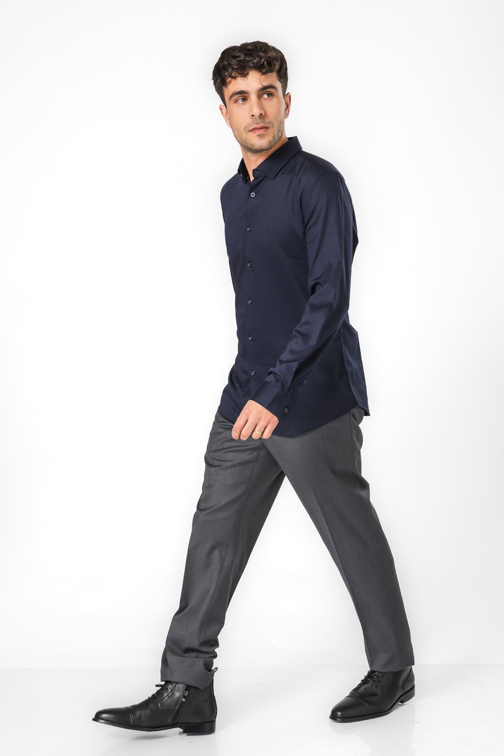 חולצה מכופתרת בגזרת סלים | קנת קול