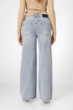 מכנסי ג'ינס בגזרה רחבה