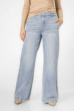 מכנסי ג'ינס בגזרה רחבה