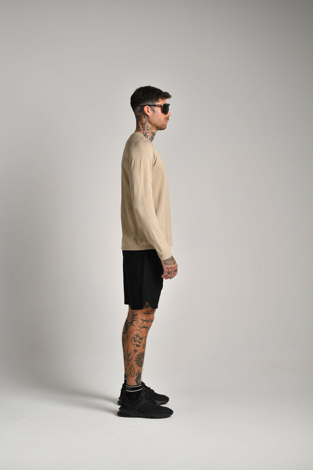 חולצת סימלס רגלן שרוול ארוך בצבע בז'