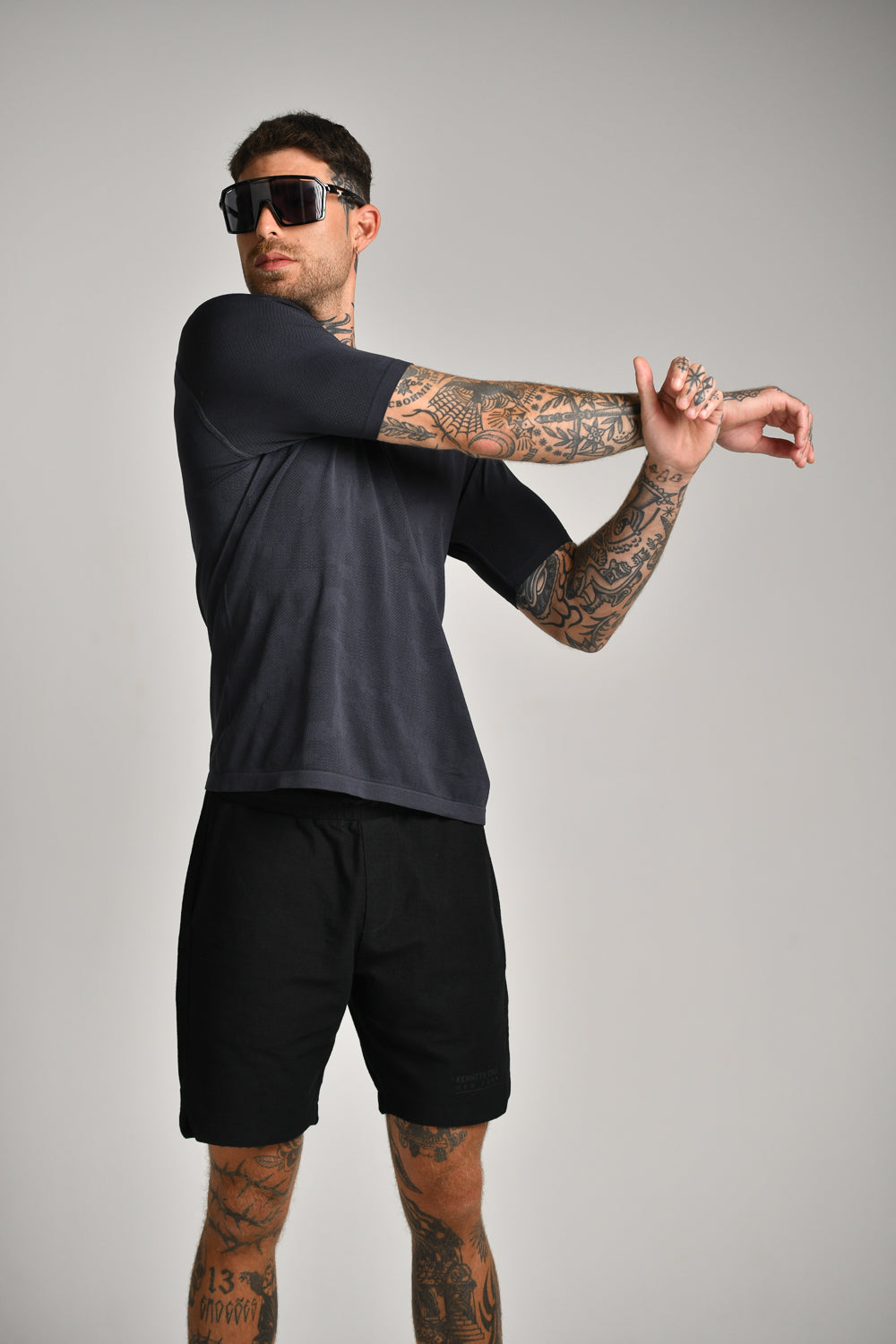 חולצת סימלס רגלן שרוול קצר בצבע נייבי