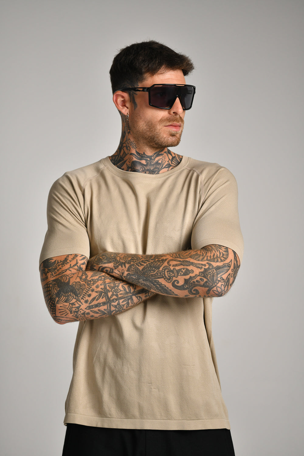 חולצת סימלס רגלן שרוול קצר בצבע בז'