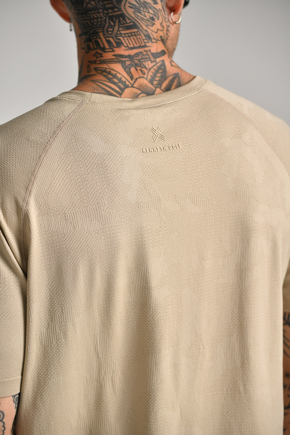 חולצת סימלס רגלן שרוול קצר בצבע בז'