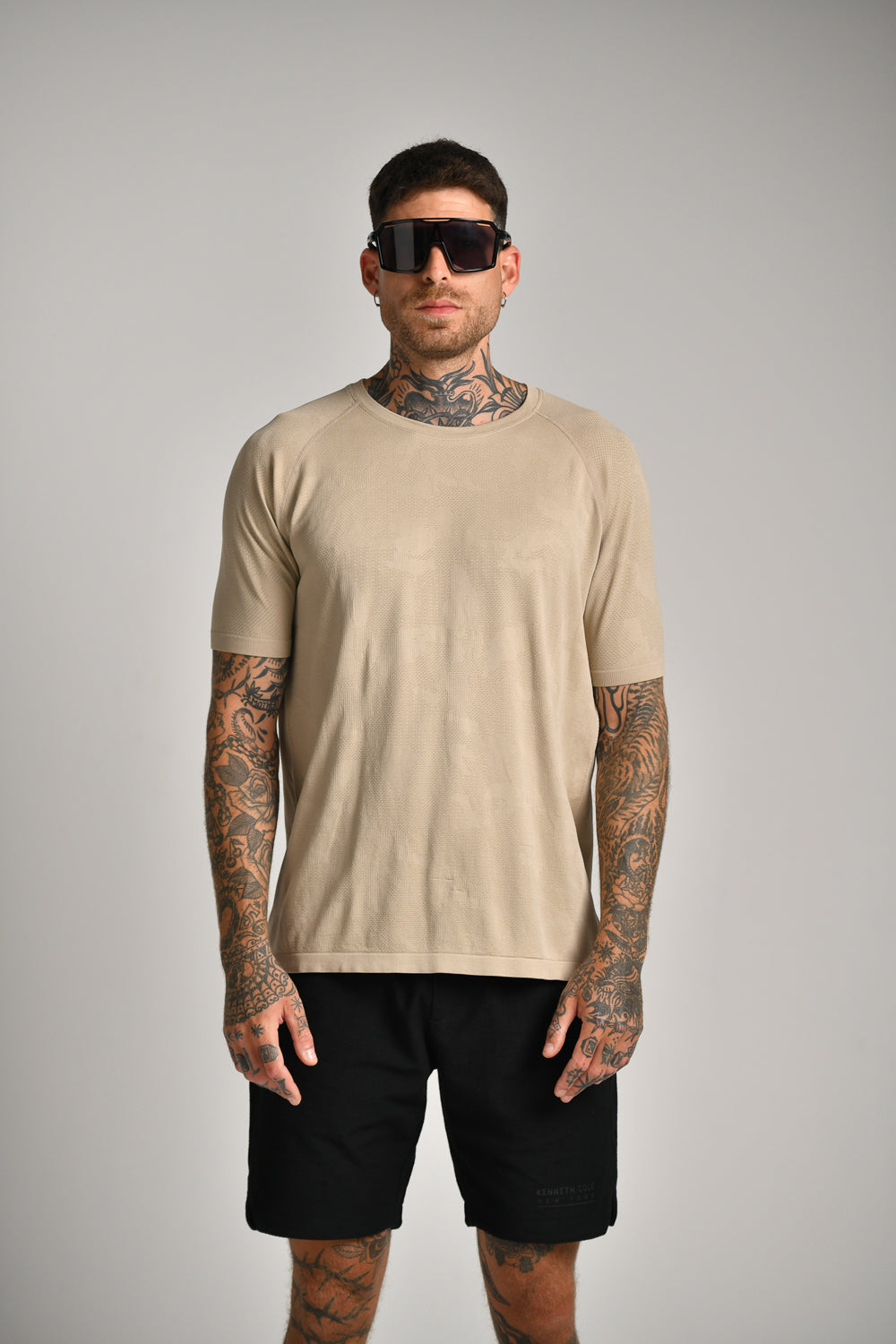 חולצת סימלס רגלן שרוול קצר בצבע בז'