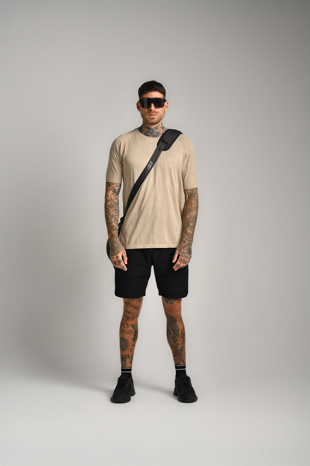 חולצת סימלס רגלן שרוול קצר בצבע בז'