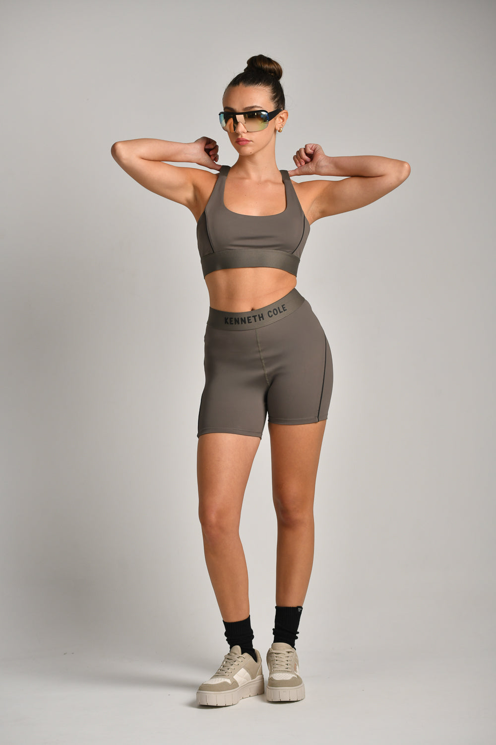 גוזייה עם סרט פספוס בתפרי פרי בצבע אפור