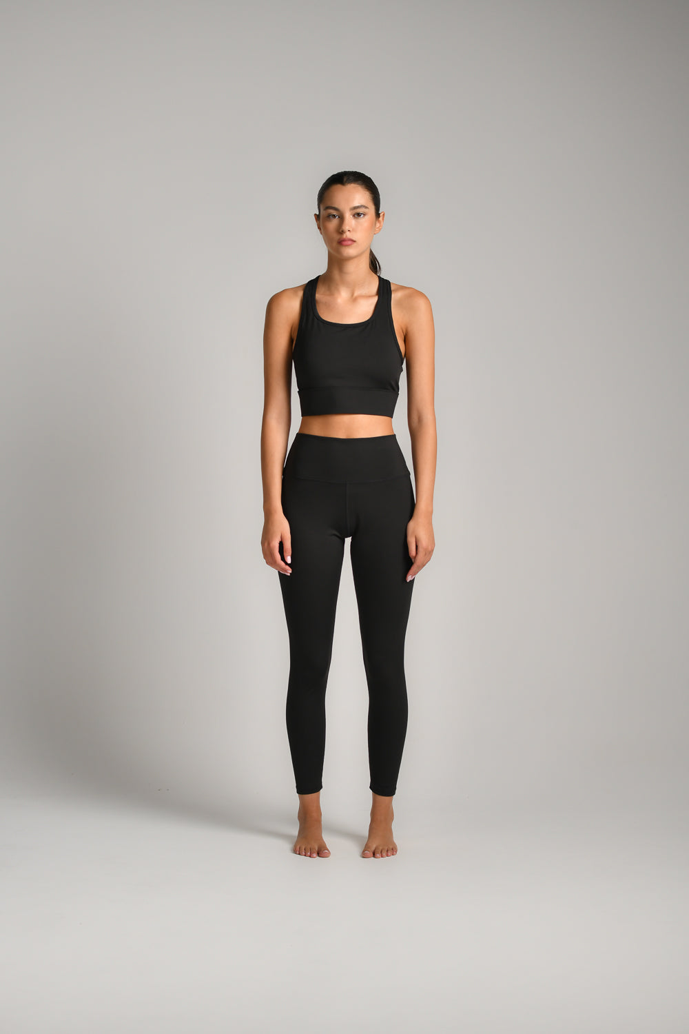 טייץ ספורט בגזרה גבוהה בצבע שחור