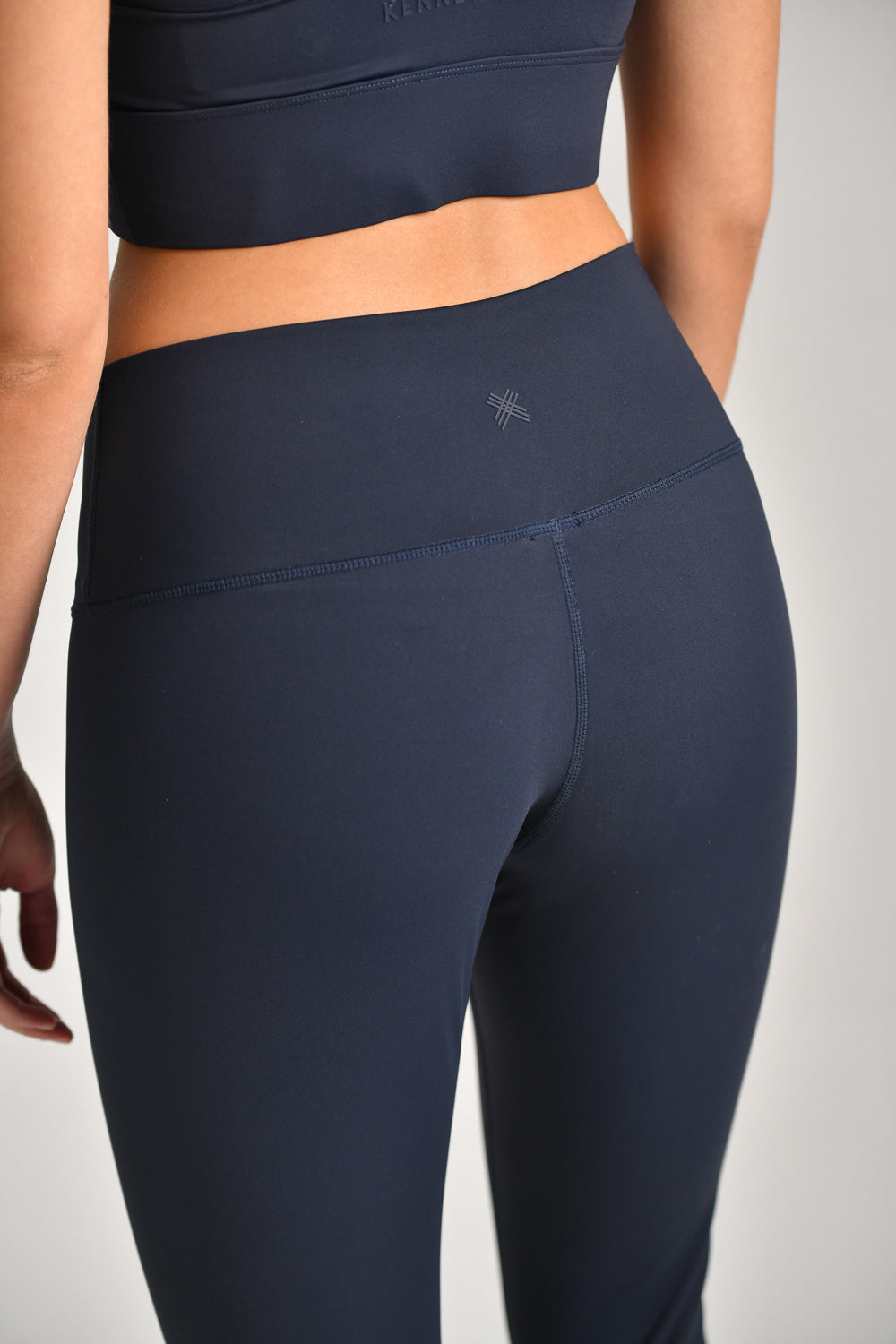 טייץ ספורט בגזרה גבוהה בצבע נייבי