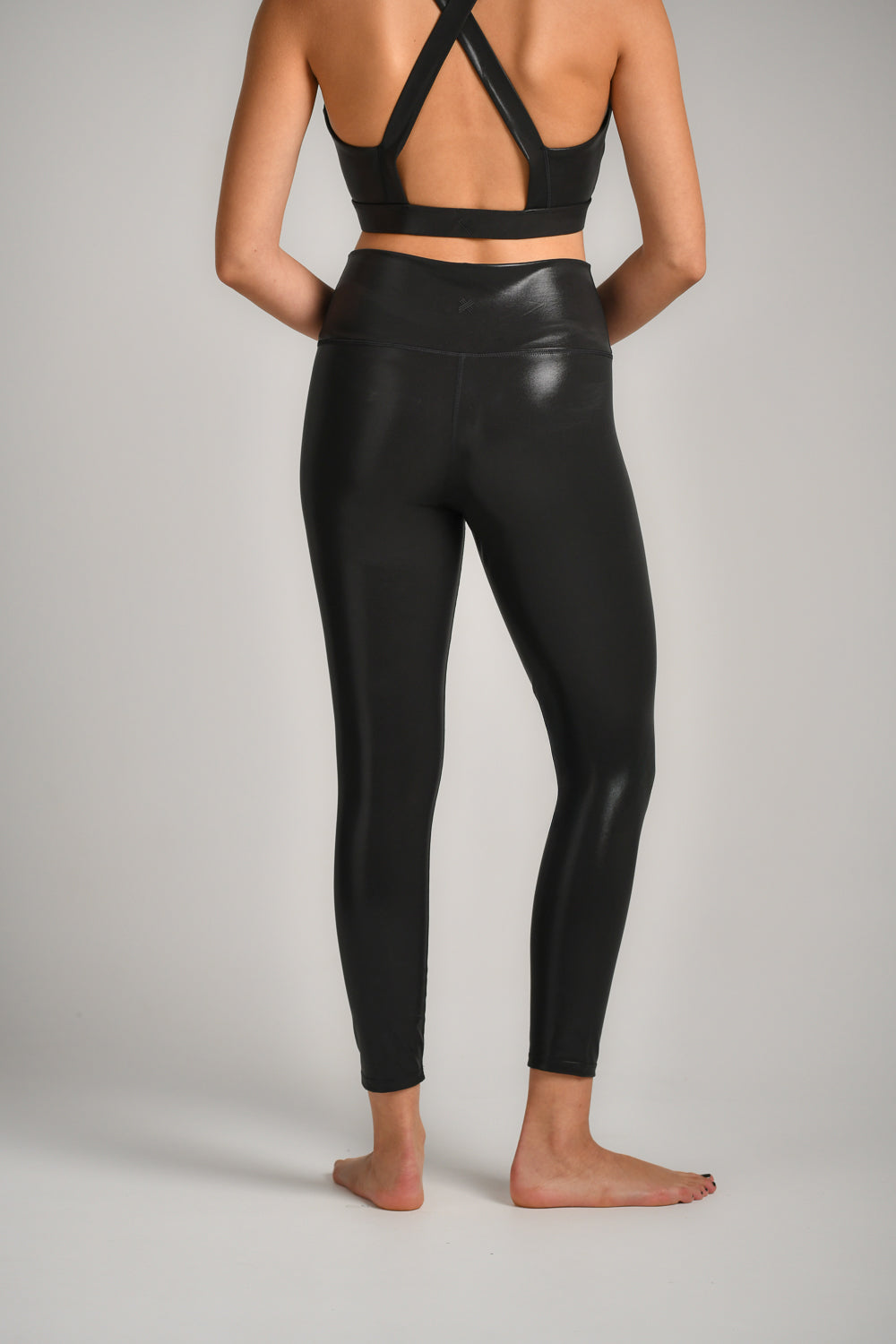 טייץ ספורט מבד מבריק