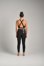 טייץ ספורט מבד מבריק 