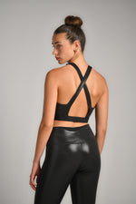 גוזיית ספורט כפתיות מוצלבות בד מבריק