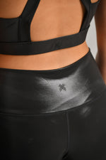 טייץ ספורט מבד מבריק 