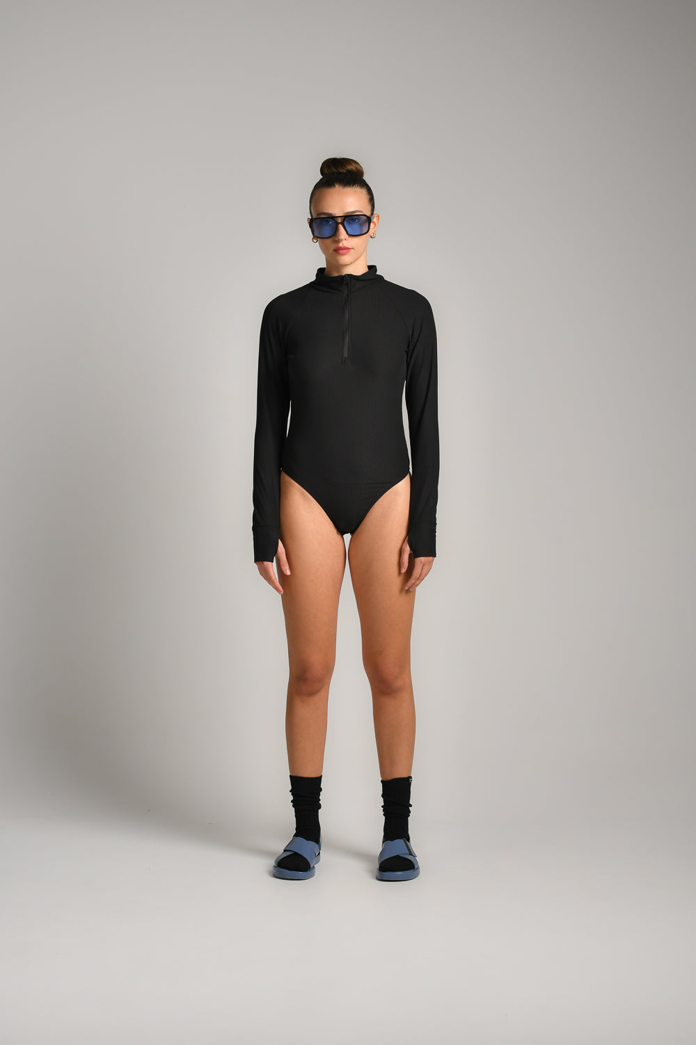 בגד גוף עם רוכסן שרוול ארוך 