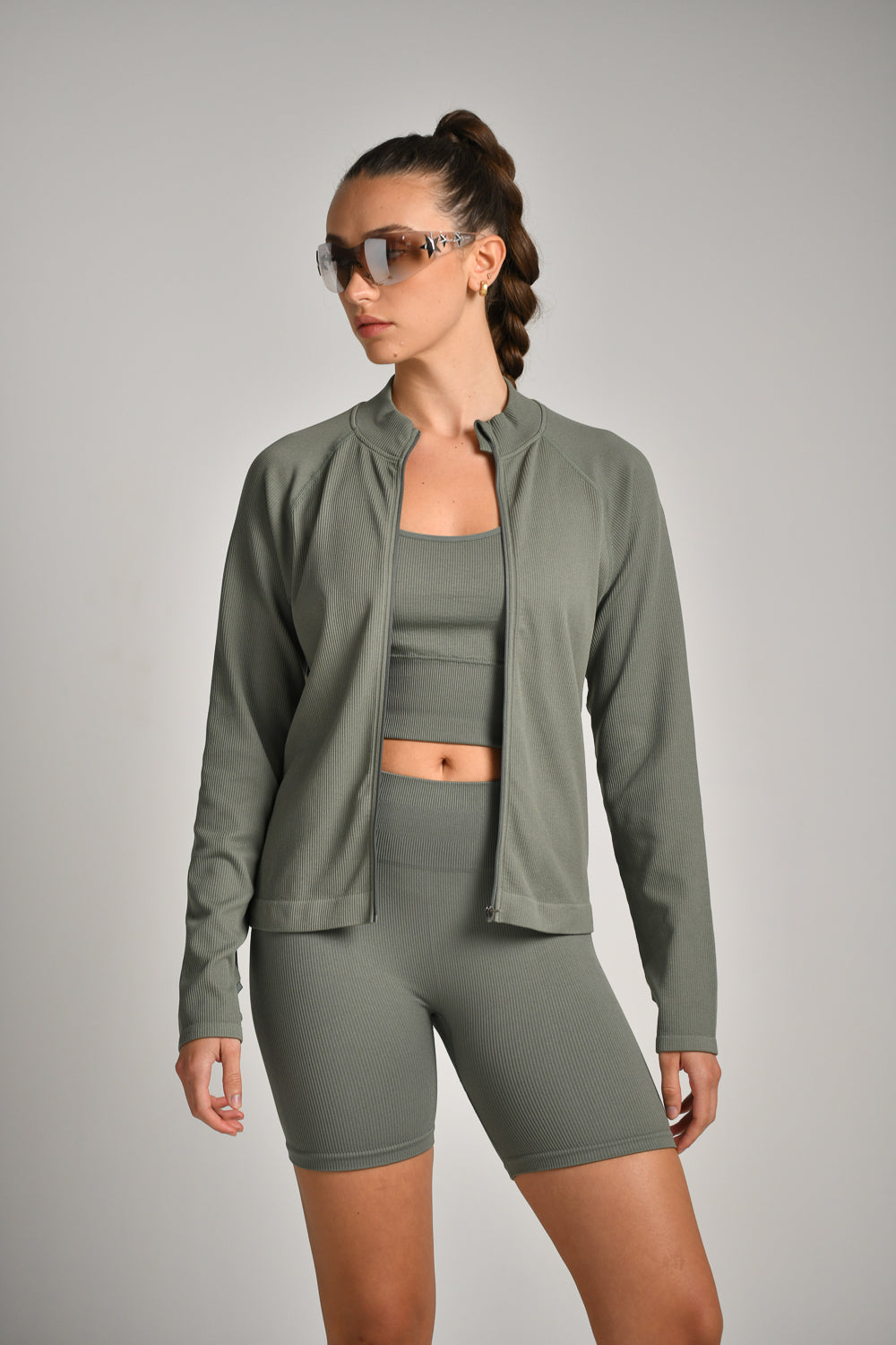 ג'קט ספורט ארוך סימלס רוכסן מלא בצבע ירוק זית