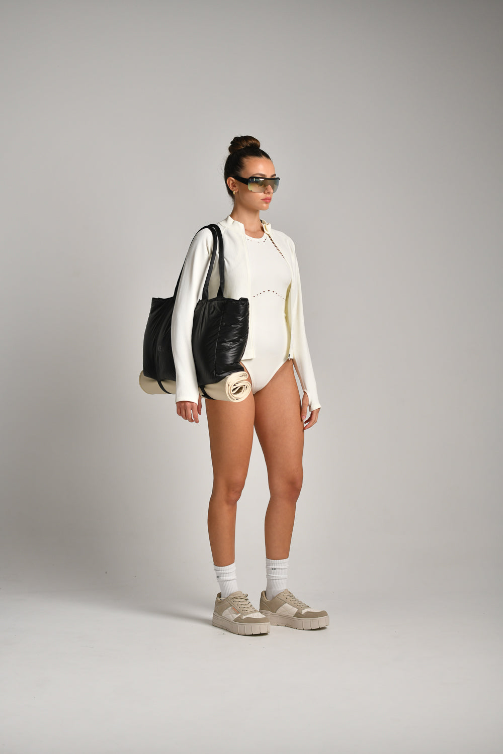 ג'קט ספורט ארוך סימלס רוכסן מלא בצבע שמנת