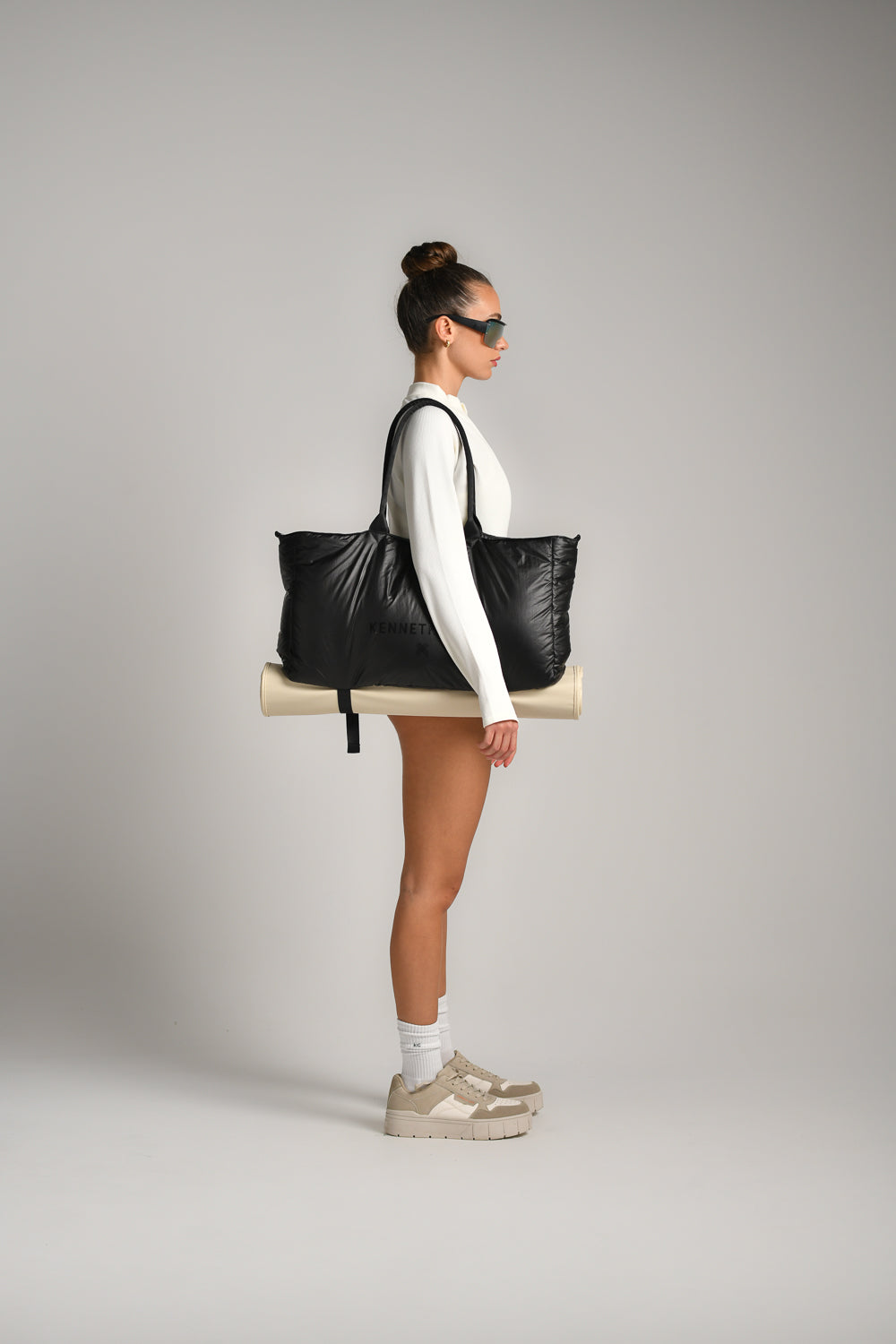 ג'קט ספורט ארוך סימלס רוכסן מלא בצבע שמנת