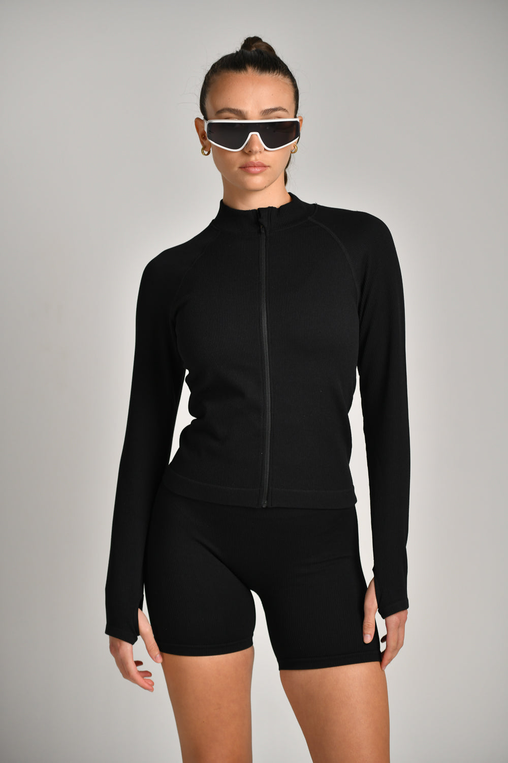 ג'קט ספורט ארוך סימלס רוכסן מלא בצבע שחור