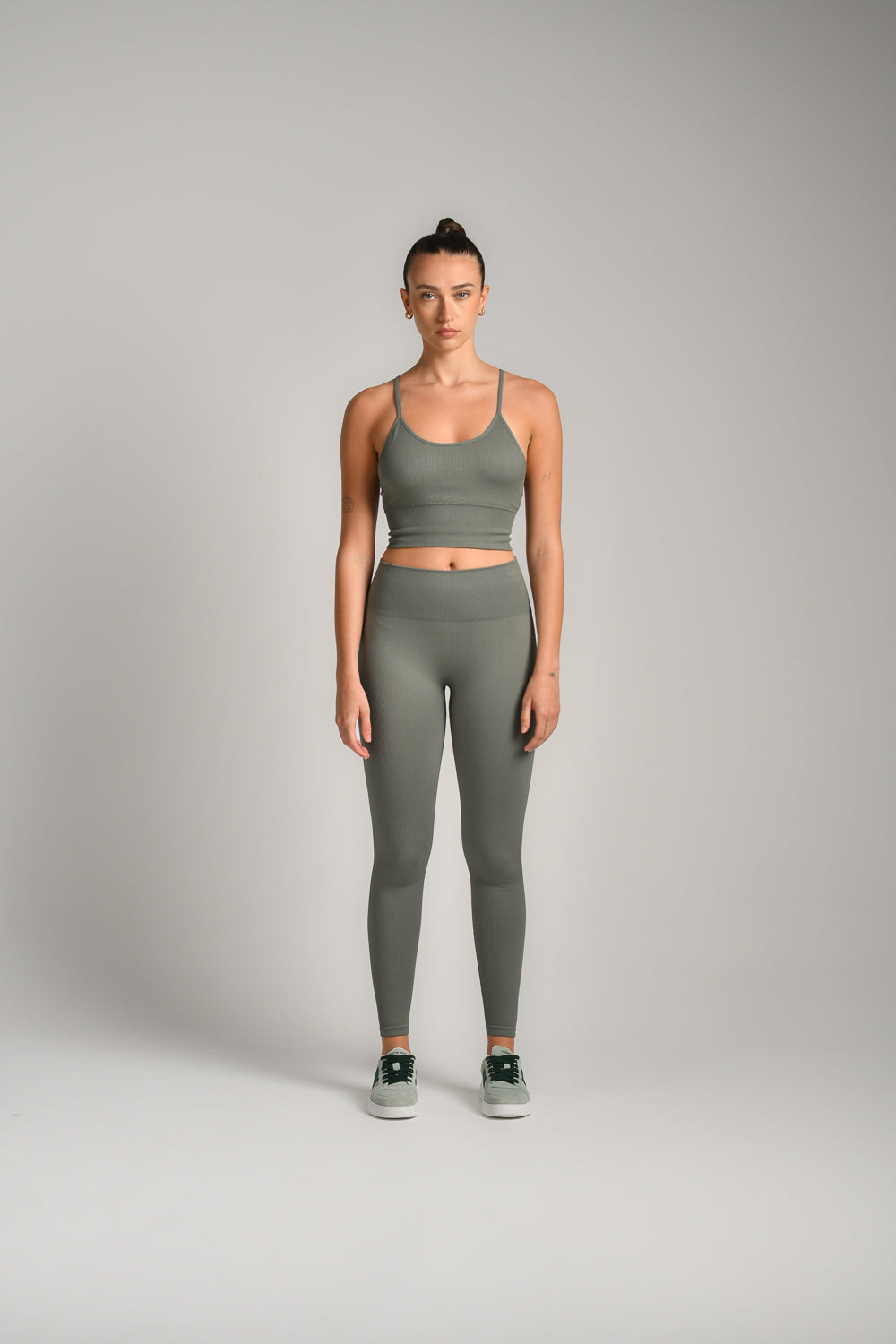 טייץ ספורט ריב סימלס בצבע ירוק זית