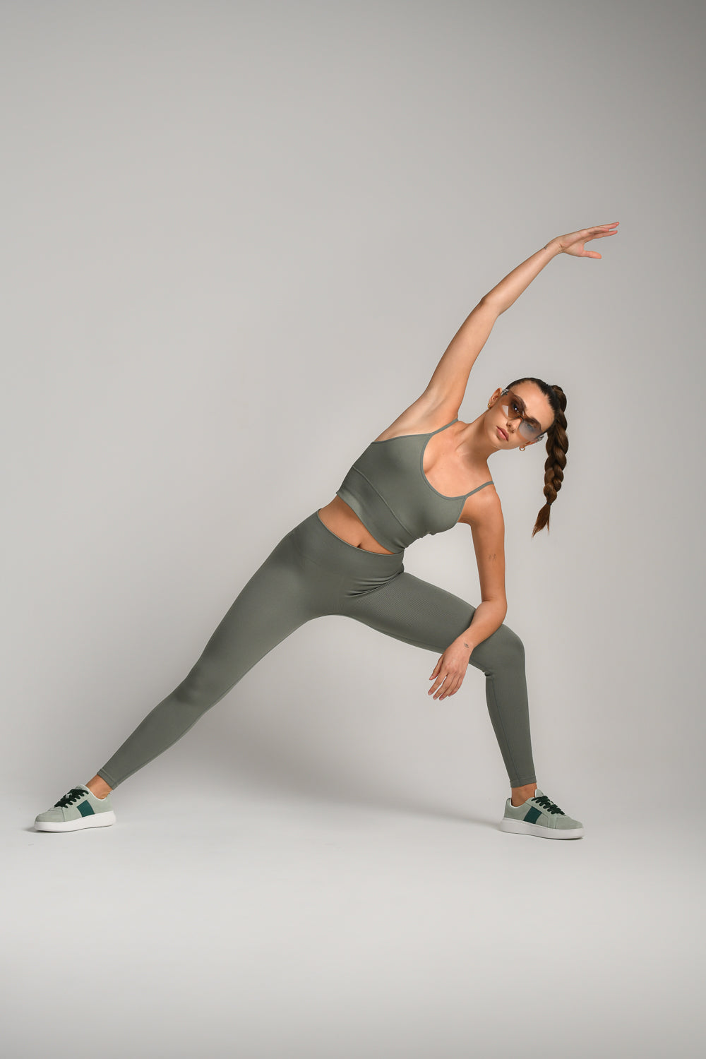 טייץ ספורט ריב סימלס בצבע ירוק זית