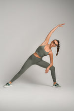 טייץ ספורט ריב סימלס בצבע ירוק זית