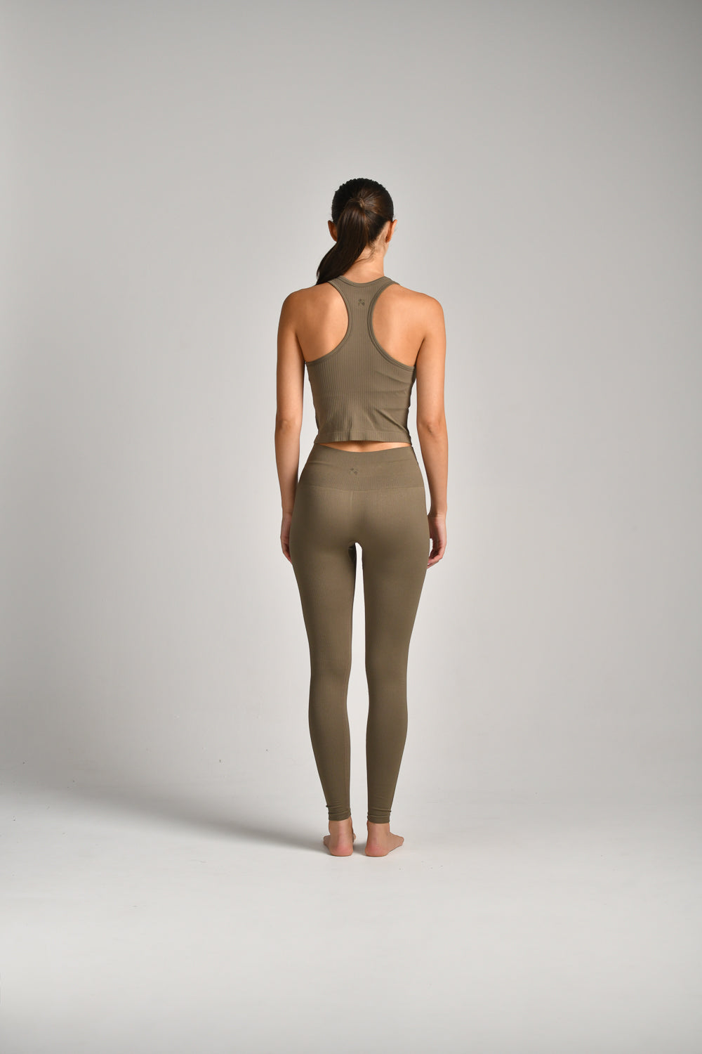 טייץ ספורט ריב סימלס בצבע חום