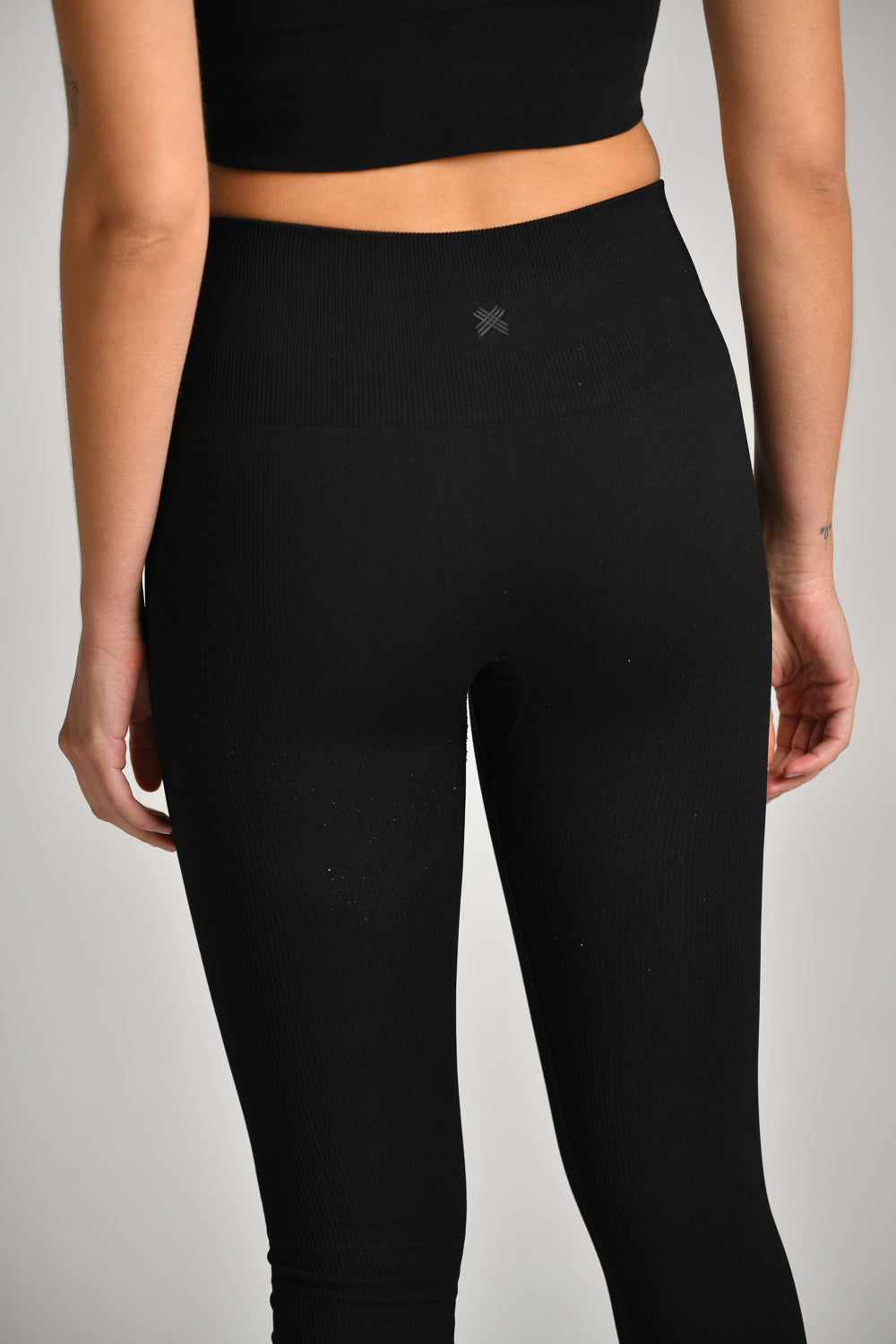 טייץ ספורט ריב סימלס בצבע שחור