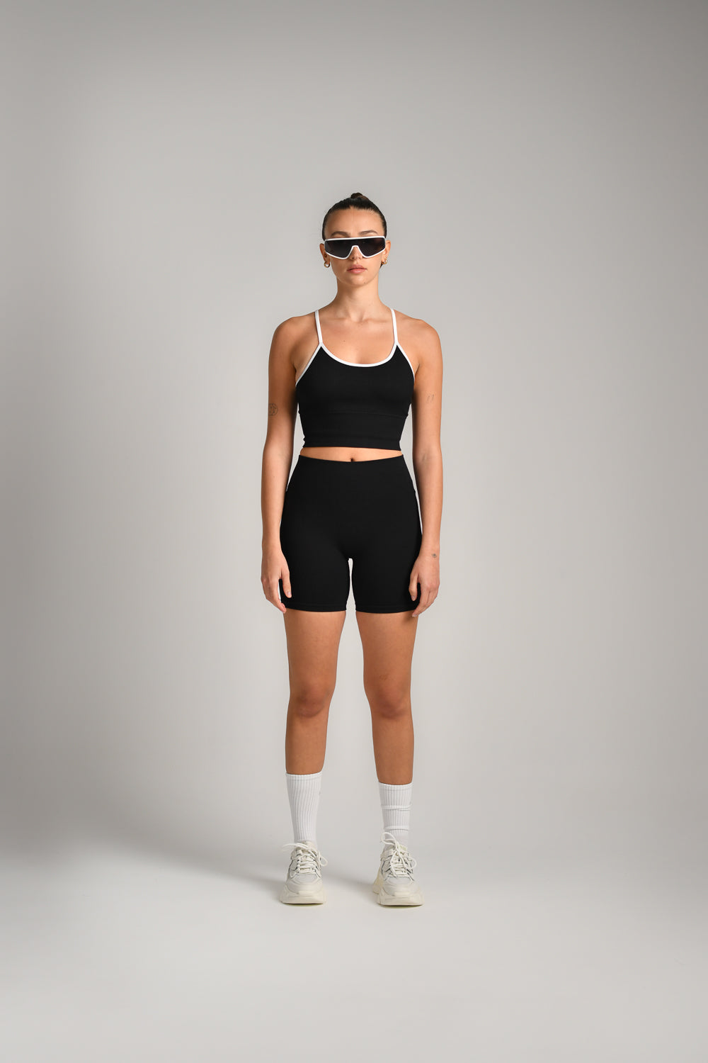 טייץ קצר ריב סימלס בצבע שחור