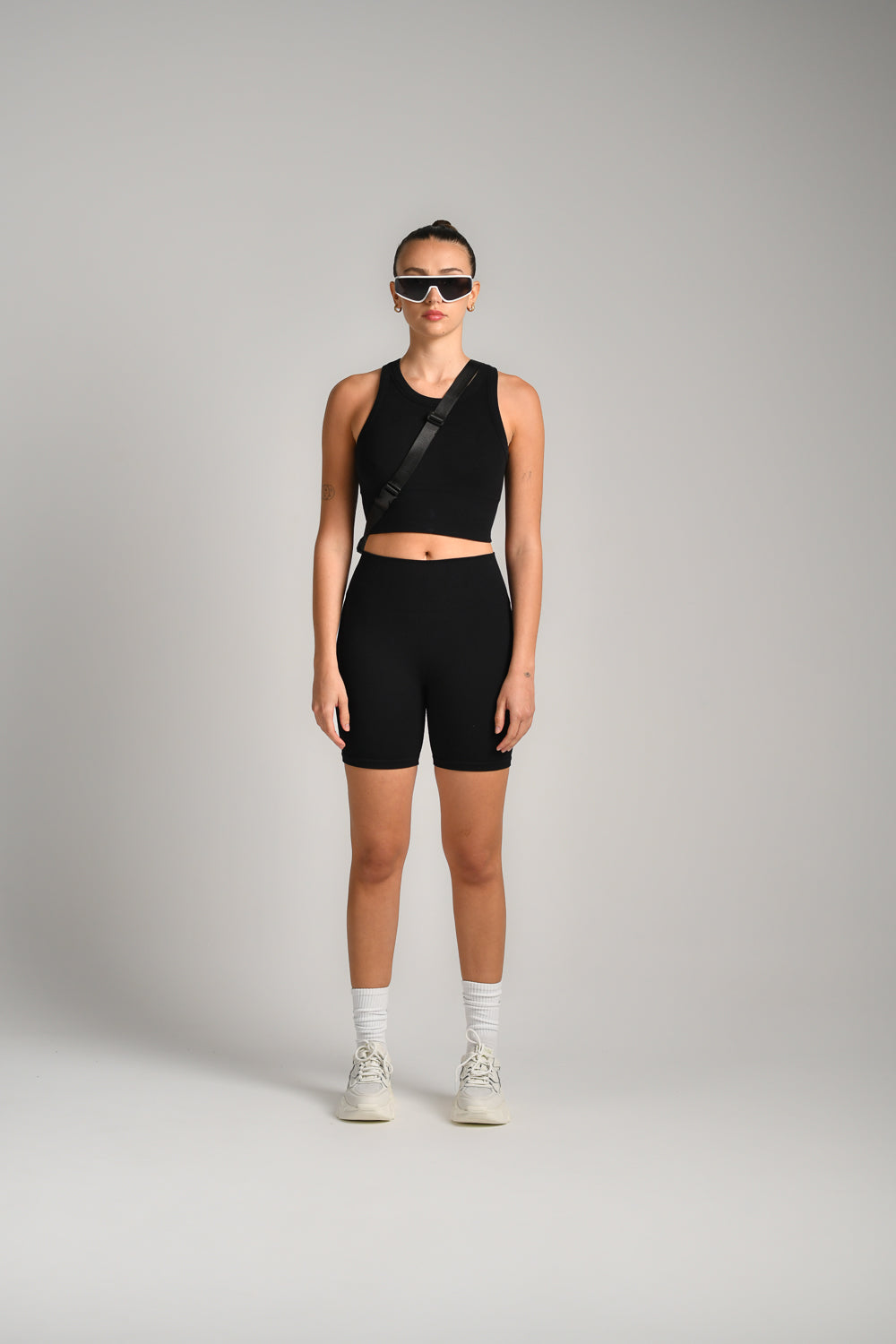 גופיית ספורט בטן סימלס בצבע שחור