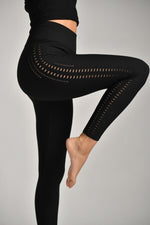 טייץ ארוך עם חורים סימלס בצבע שחור