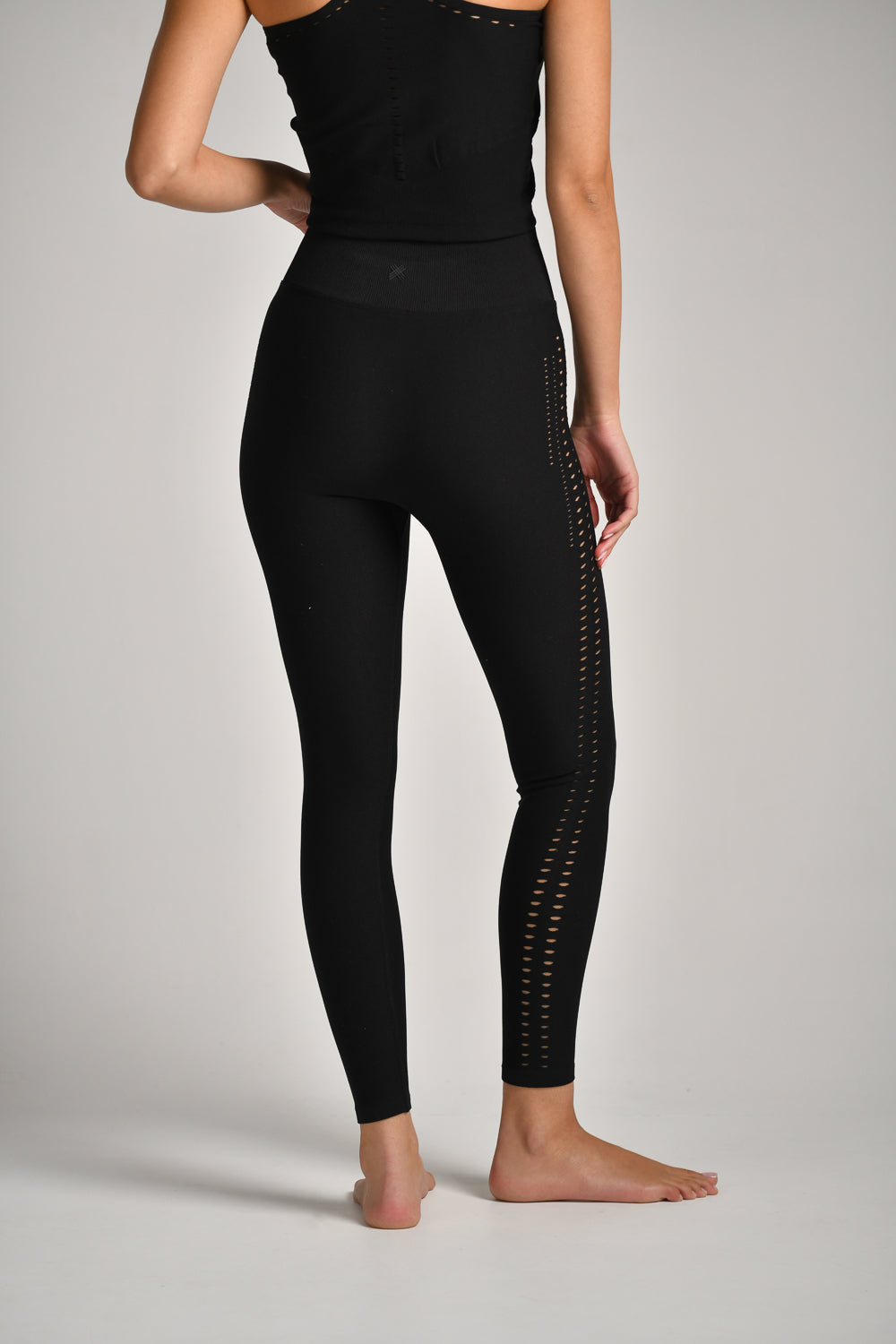 טייץ ארוך עם חורים סימלס בצבע שחור