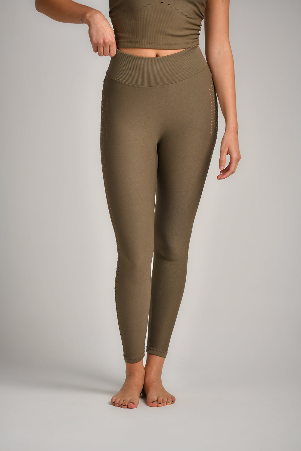 טייץ ארוך עם חורים סימלס בצבע חום