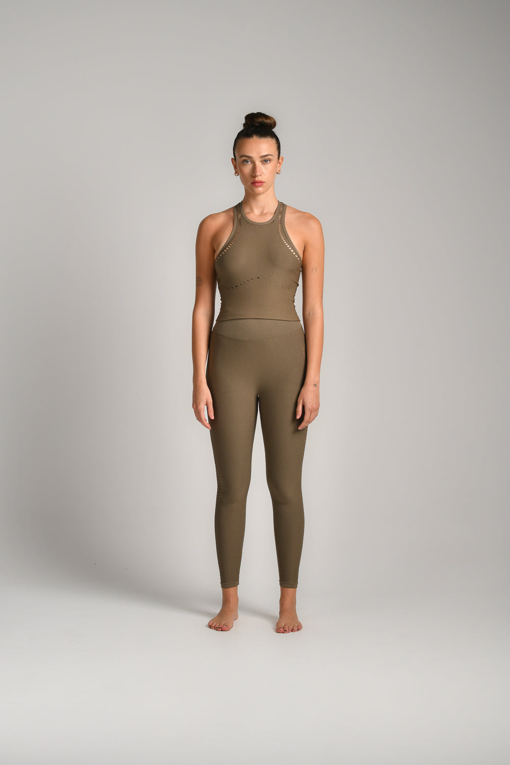 טייץ ארוך עם חורים סימלס בצבע חום