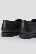 נעלי מוקסין לנשים בצבע שחור