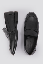 נעלי מוקסין לנשים בצבע שחור